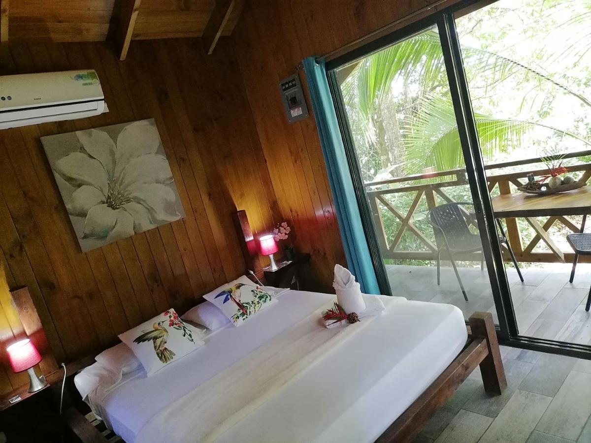 Casa El Colibri Bed & Breakfast Parrita Exterior photo