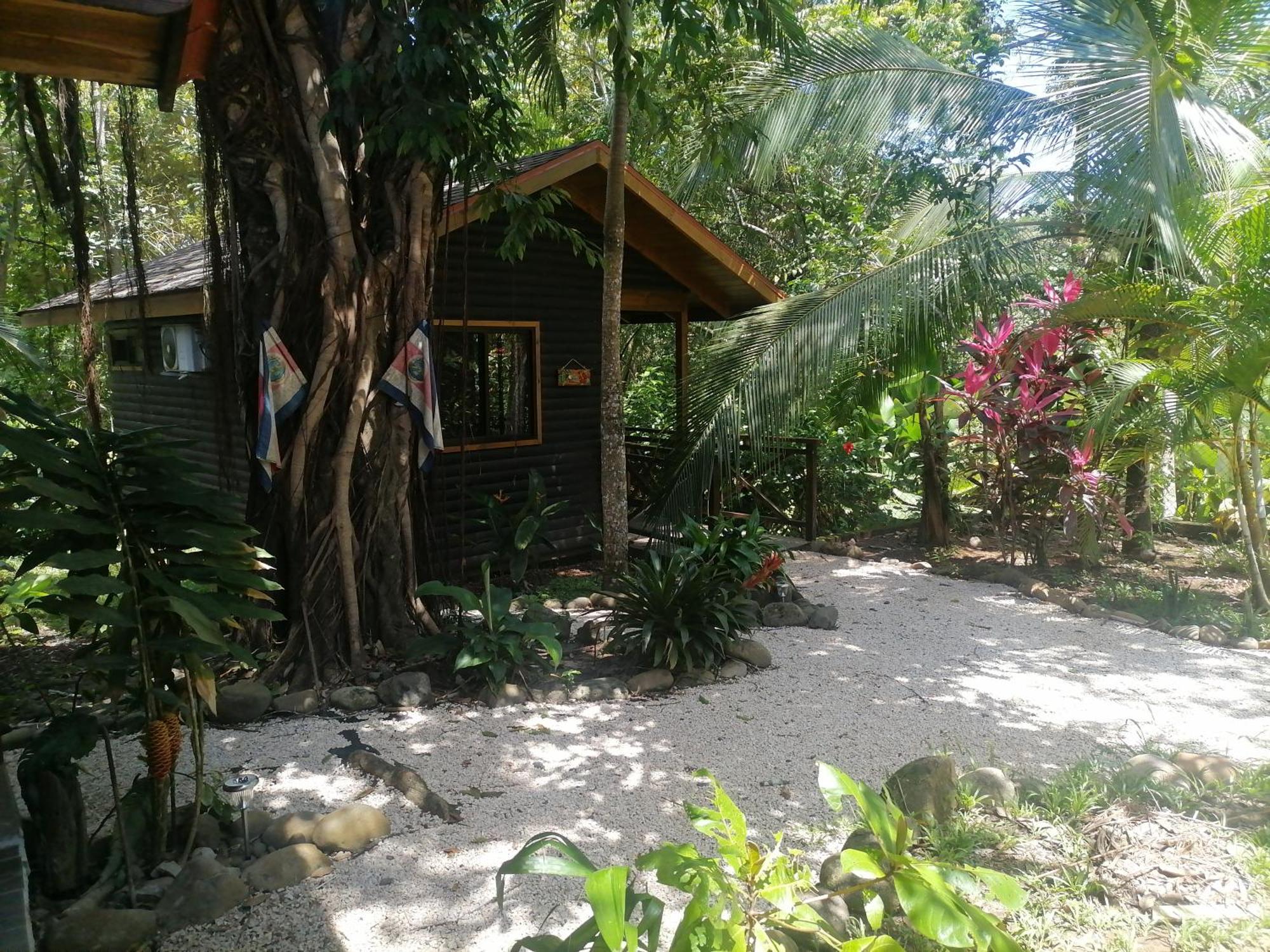 Casa El Colibri Bed & Breakfast Parrita Room photo
